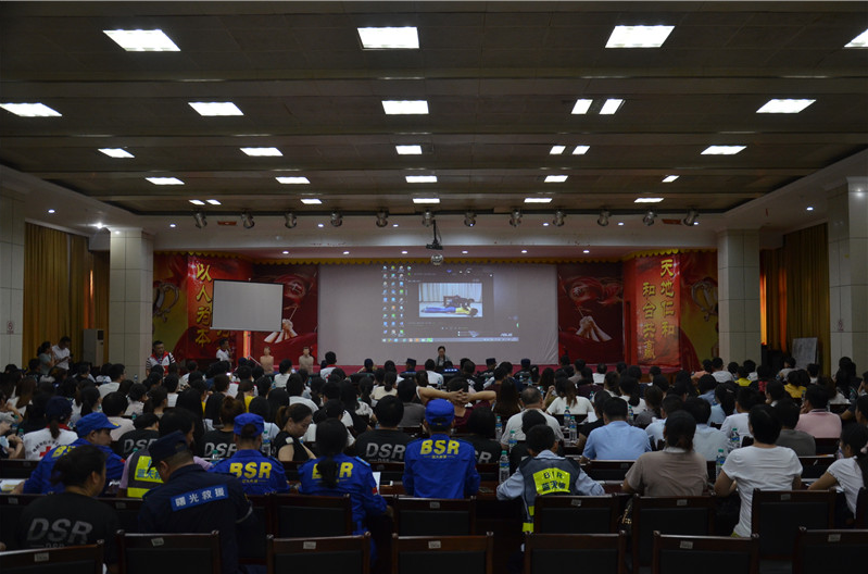 開展應(yīng)急救護(hù)培訓(xùn)，提高自救互救能力